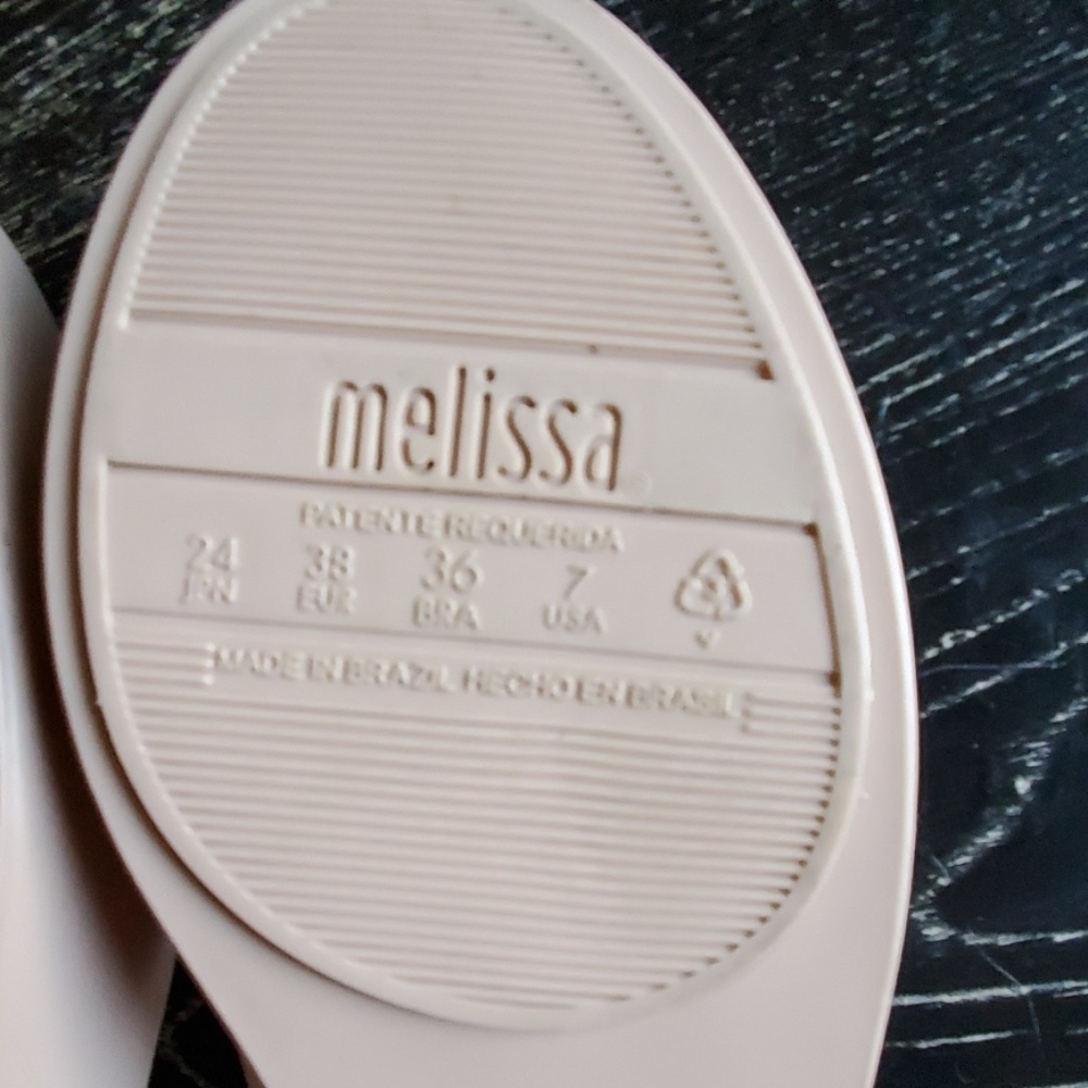 Melissa shoes beige and black very cute. - Picture 4 of 8